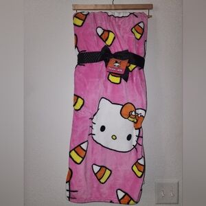 NWT Hello Kitty Candy Corn Blanket / Great To Cozy Up To✨️💓